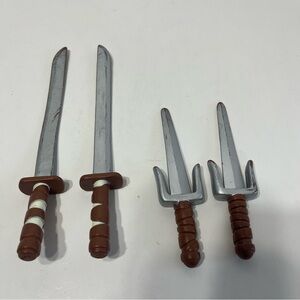 TEENAGE MUTANT NINJA TURTLES swords sai’s for 2002 giant Raphael action figure